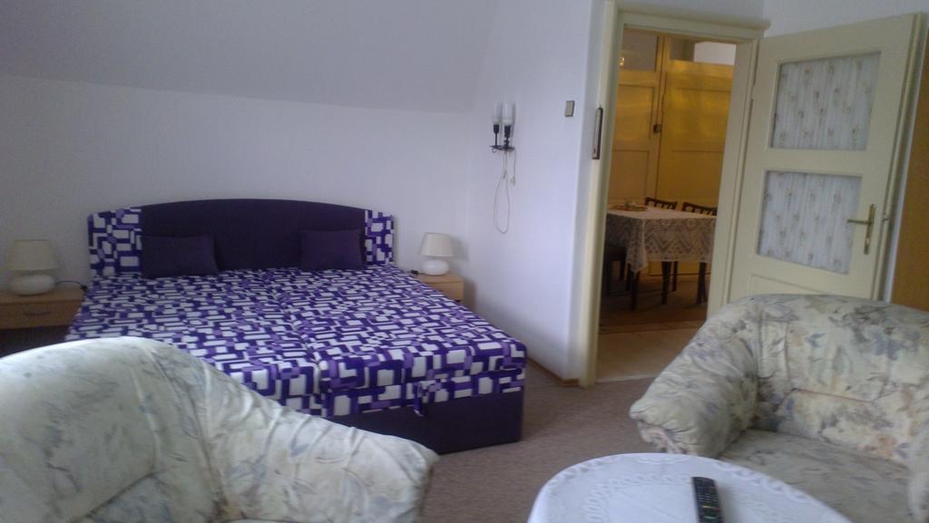 Appartement Byt - Apartman à Větřní Extérieur photo